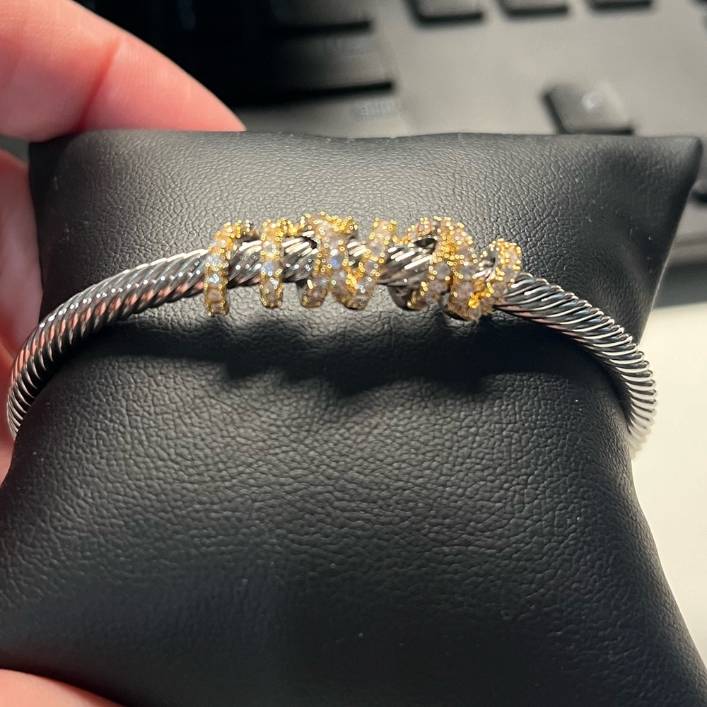 Adjustable cable bracelet